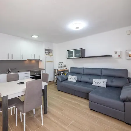 Homeholidaysrentals Virgin Apartment Pineda de Mar